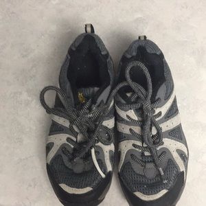 Nevados shoes